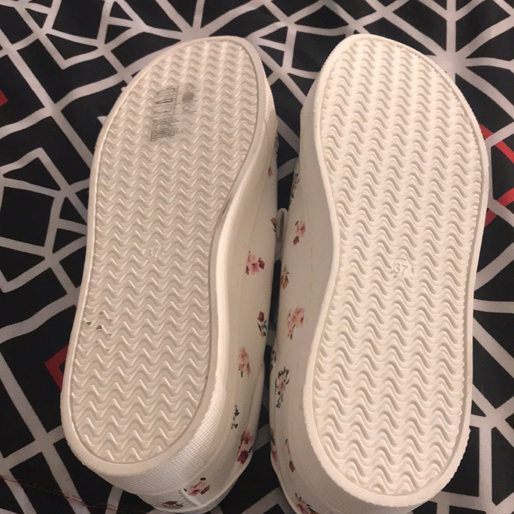 Sneakers - Picture 3 of 3